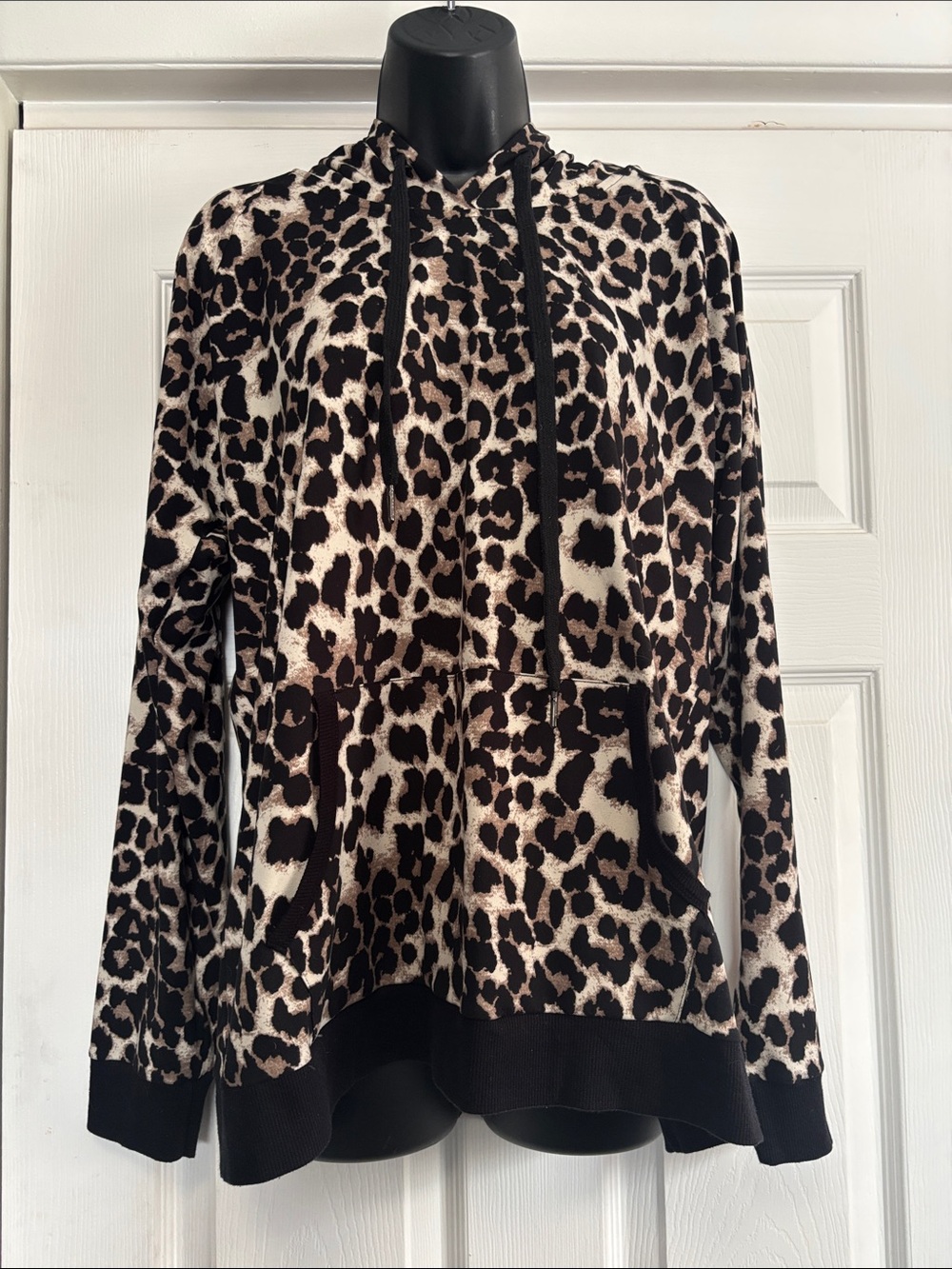 Lightweight leopard hooded top
